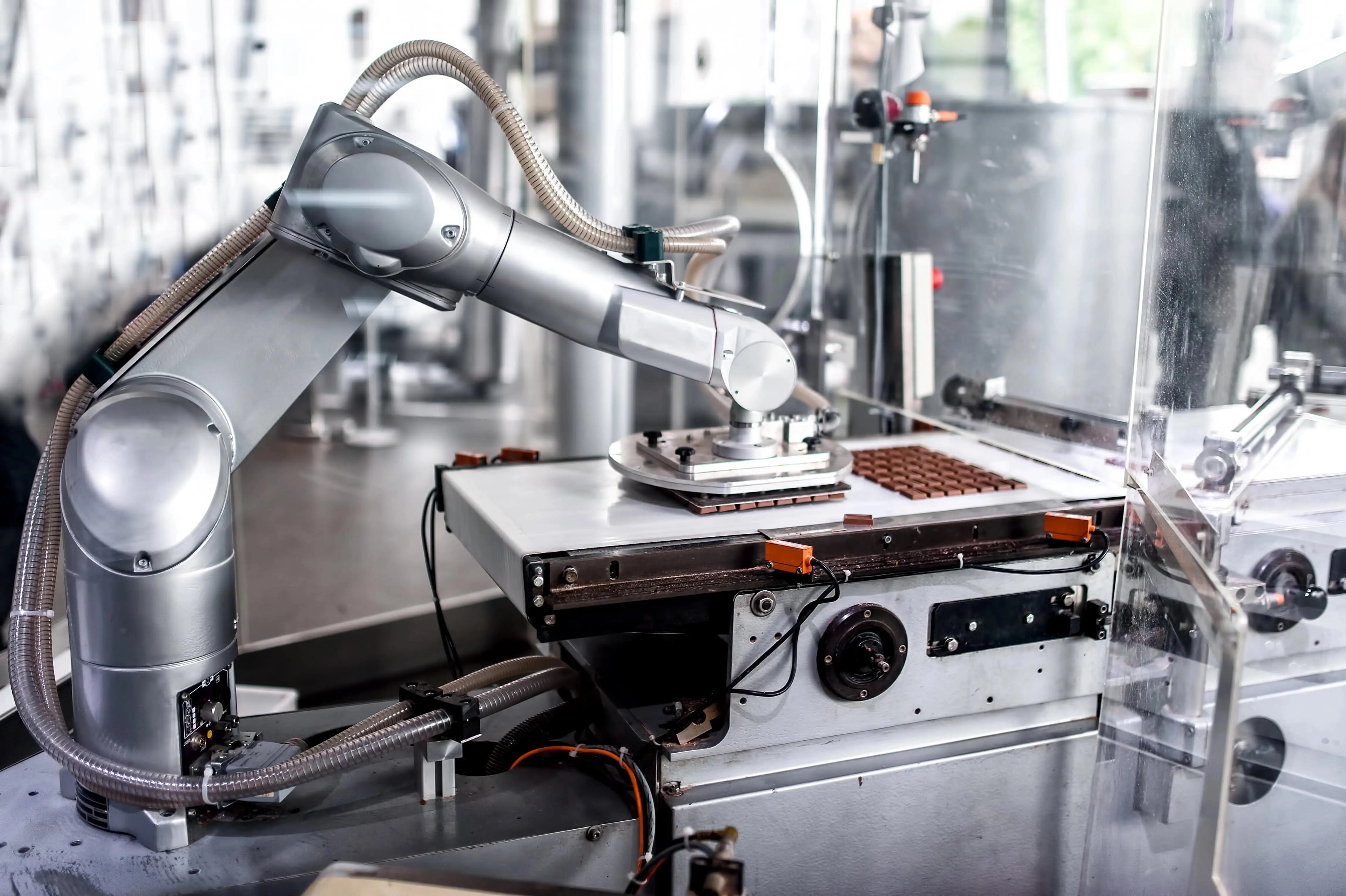 Chocolate manufacturing machine